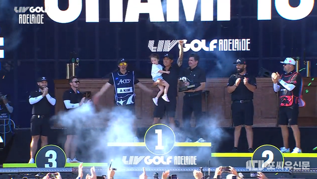 [LIV] ‘풍운아’ 앤서니 김, 16년 만의 눈물 젖은 우승… 호주 벌판에 사자후를 토하다