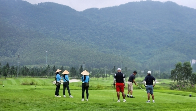캐디는 근로자인가, 파트너인가 5월 이후 골프장의 생존 전략