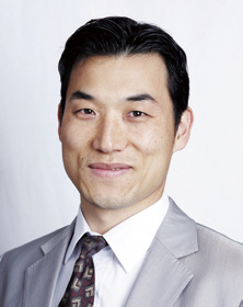 <strong><strong>이현균</strong></strong><br>
• ㈜에이스회원권, 회원권 애널리스트<br>
• 에이스골프닷컴 본부장