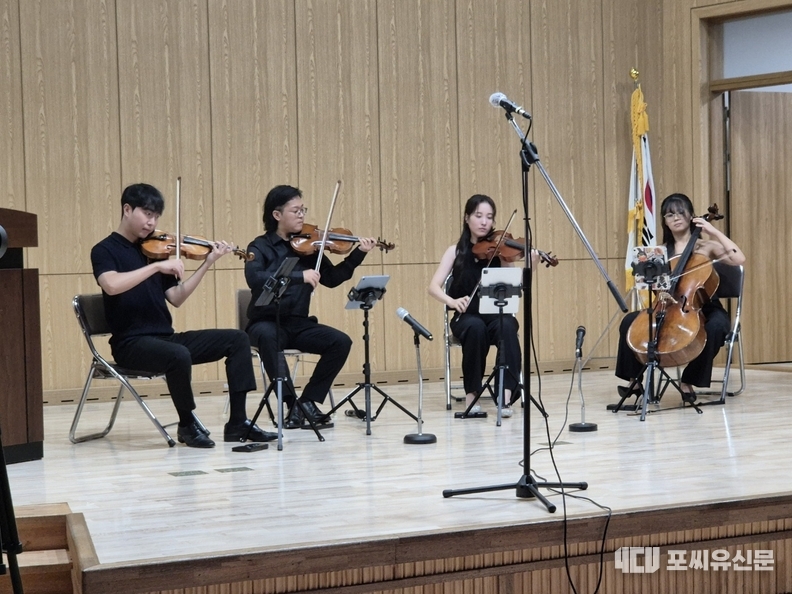 연주 중인 "앙상블 라메르", 사진: "덕적도 한여름밤의 콘서트" 관제자 제공