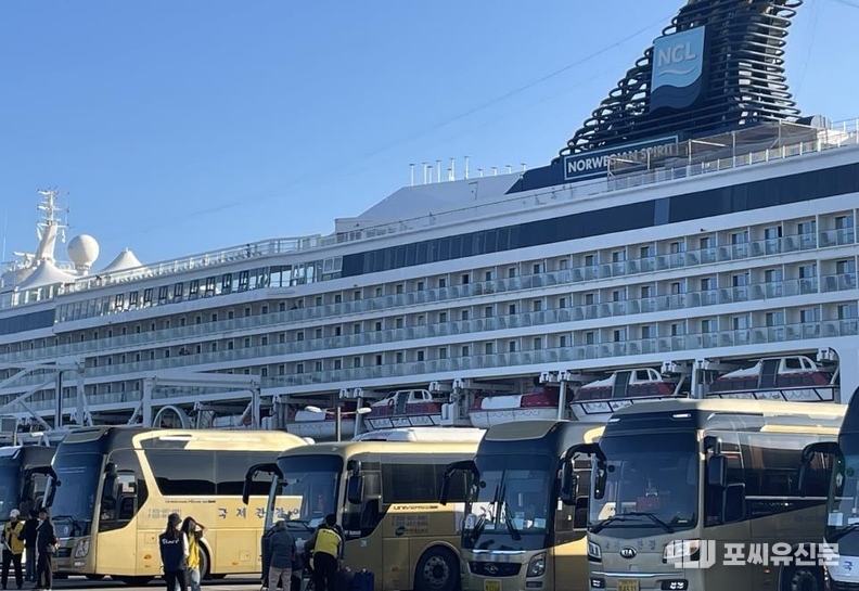 지난 12일 오전 7시, 노르웨지안(Norwegian) 선사의 노르웨지안 스피릿 호(Norwegian Spirit)가 인천항 크루즈터미널에 입항했다. 사진: 인천시청 제공