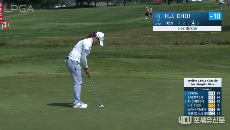 마이어 클래식 3라운드 8번홀, 9번홀에 이어 3연속 버디에 도전하고 있는 최혜진, 사진: LPGA 유튜브 캡쳐