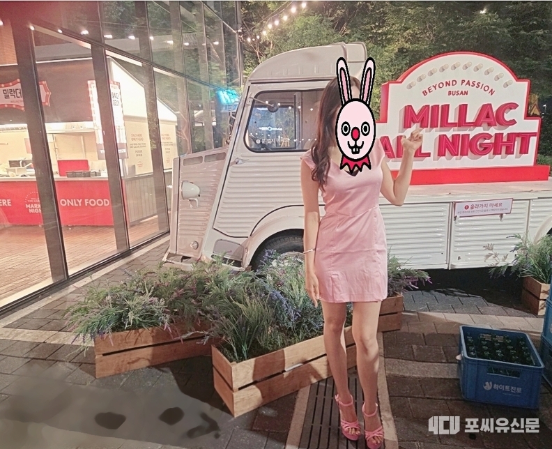 밀락더마켓 야시장. 요즘 뜨고 있는 '핫플' 장소이다. 낮에는 안에서 소품샾을 구경할 수 있고 여러가지 맛집이 있는데 독일 맥주도 구경할 수 있다. 사진촬영 : 최수경 기자
