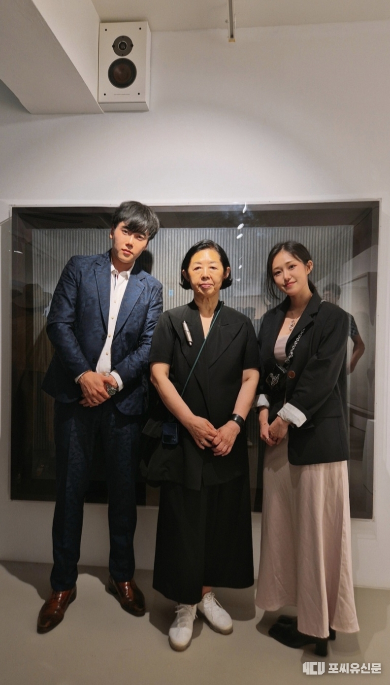 최형준 청담K 대표(왼쪽), 박여숙 화랑대표(가운데), 류윤경 작가(오른쪽)