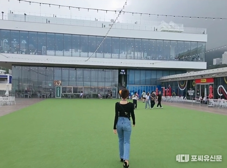 영도에 위치한 카페 + 전시 + 복합문화공간 피아크 카페, 사진쵤영: 최수경 기자