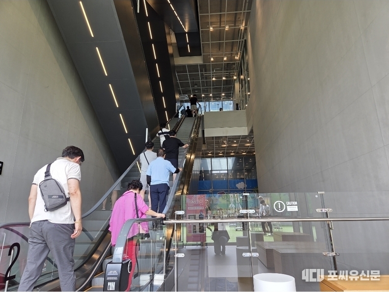 <strong>피아크 카페의 PIAAC 는 Port, International Art & Architecture Korea 의 약자, </strong>사진촬영 : 최수경 기자