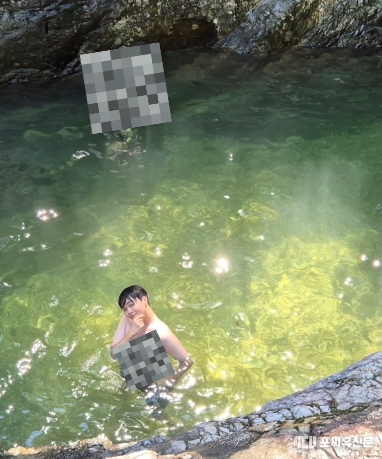 물이 맑아서 내원사 계곡이 최고! 라는 고등학생, 사진촬영 : 최수경 기자
