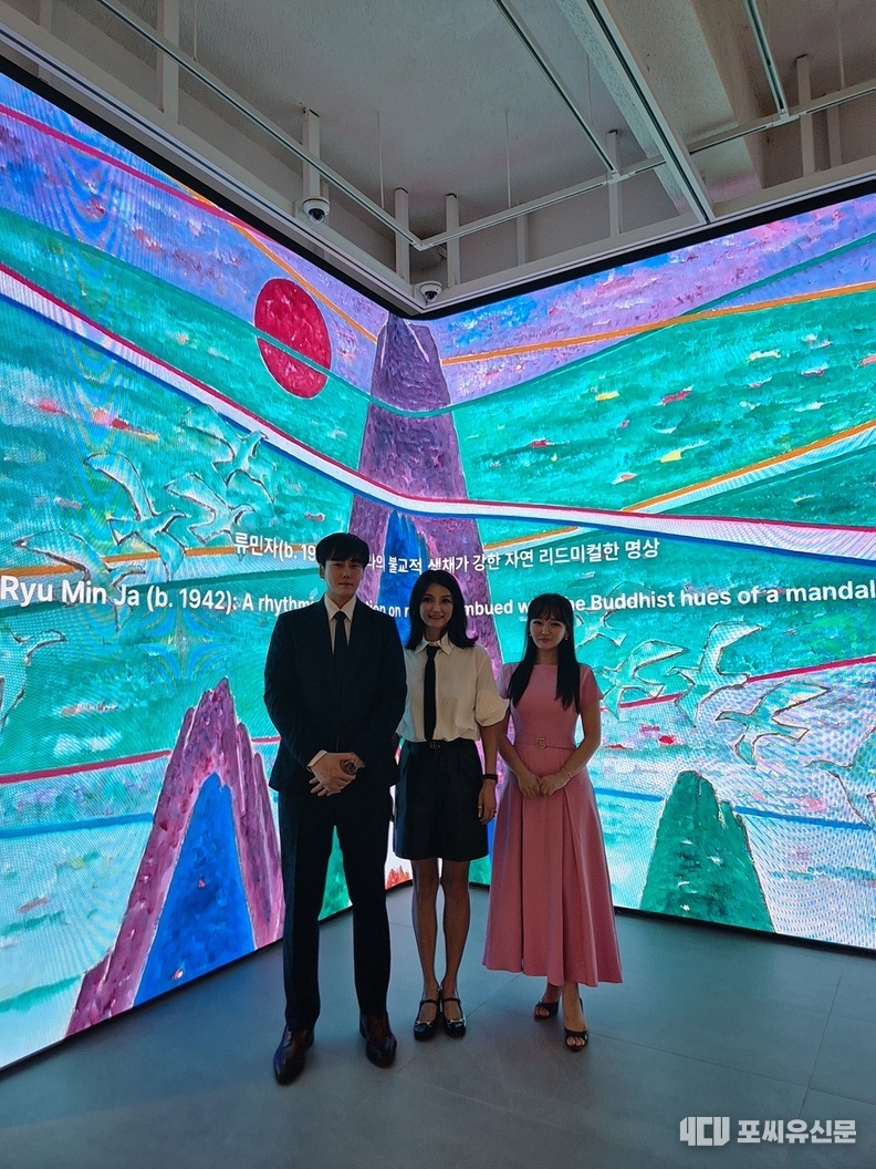 청담 나이트 행사장에서 홍지숙 아트토큰 대표(가운데), 최형준 청담K 대표(왼쪽), 윤송아 작가(오른쪽)., 사진제공: 아트토큰