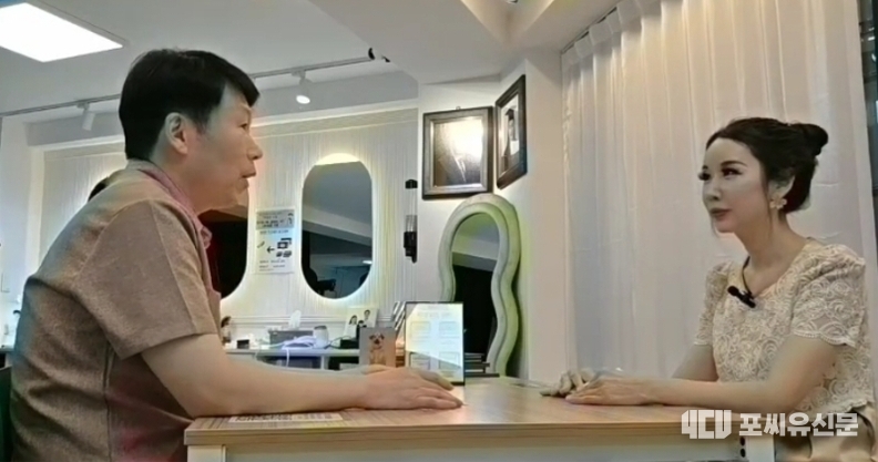 비전 사진관 손기명 대표(왼쪽), 큰 아들과 둘째 아들이 동래구에서 비전사진관을 운영하고 있으며 동래점이 원래 최초의 위치, 사진촬영: 최수경 기자