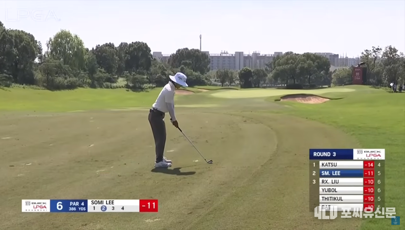 3라운드 7번홀 세컨 샷 어드레스 중인 이소미, 사진: LPGA 유튜브