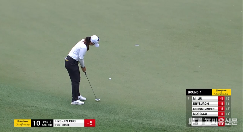 메이뱅크 챔피언십 1라운드 10번홀에서 버디 퍼트를 하고 있는 최혜진, 사진출처: LPGA